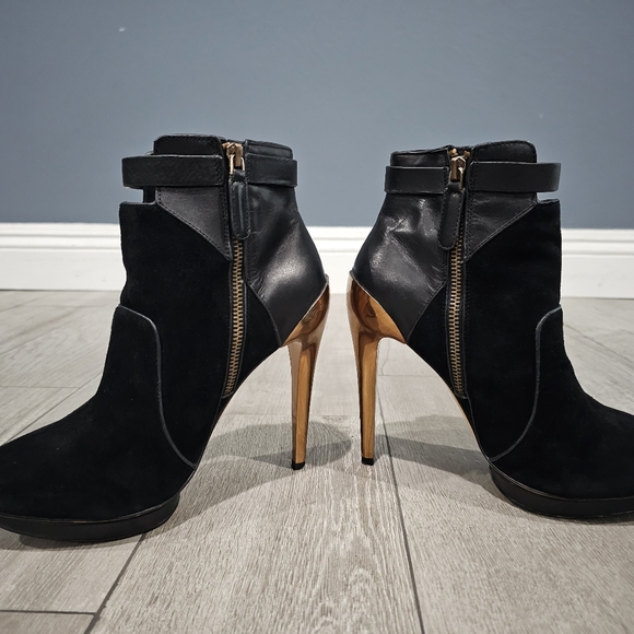 BCBGMAXAZRIA Leather Suede Gold Metal Heel Stem Stiletto Ankle Boots Black 8B - Picture 5 of 11